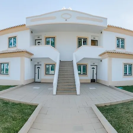 Pine Cliff By The Portuguese Butler * 올류스 데 아구아