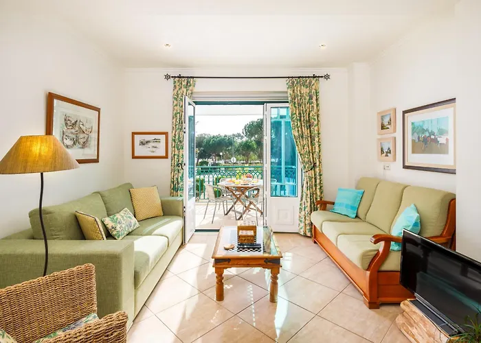 Pine Cliff By The Portuguese Butler 아파트